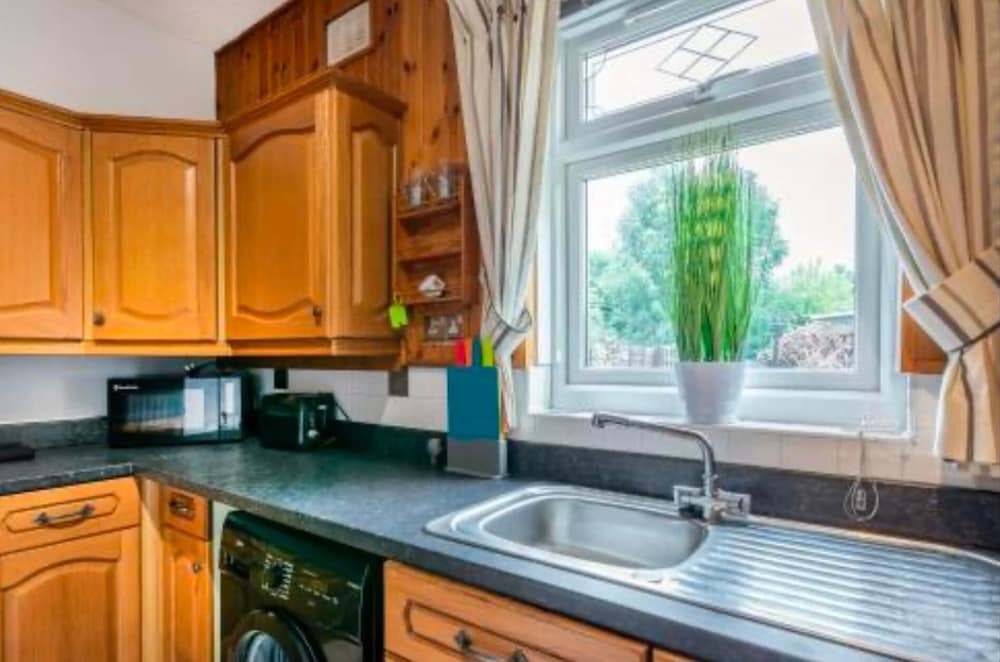 City Home 2bed Wi-fi Garage Parking Free Snacks