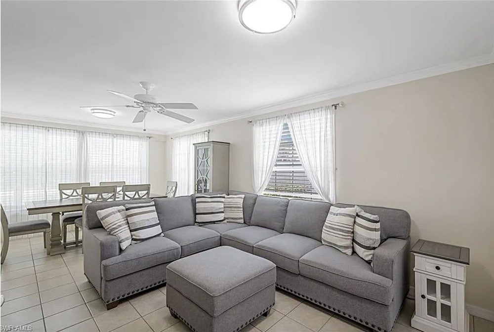 Fall In Naples Hot Tub On 107th 3 Bedroom Home