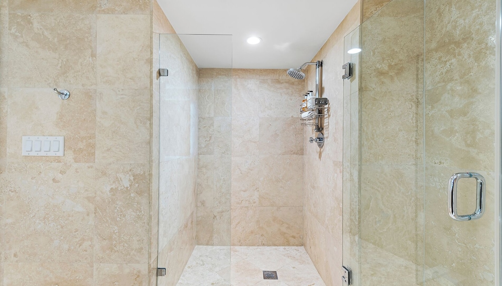 Luxury Vacation Rentals at 1 Hotel & Homes by LRMB
