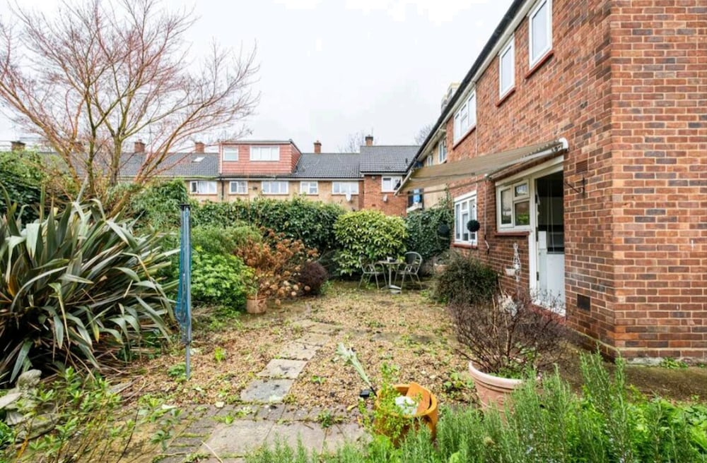 3BR House/garden/patio/7 Guests/fireplace/parking