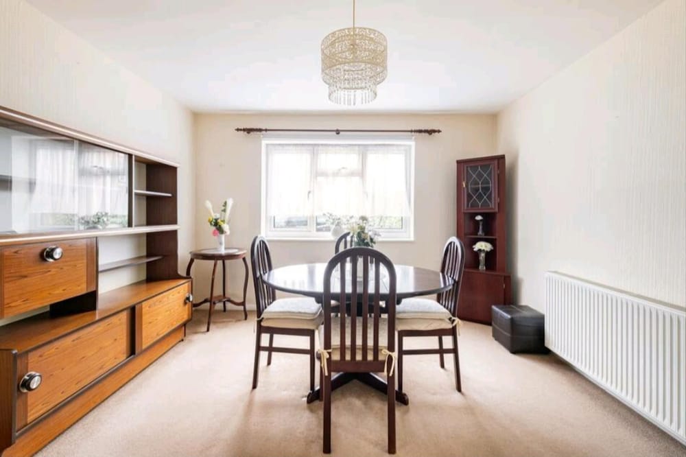 3BR House/garden/patio/7 Guests/fireplace/parking