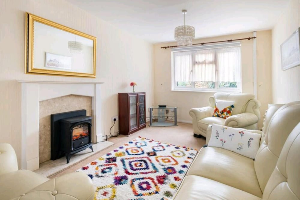 3BR House/garden/patio/7 Guests/fireplace/parking