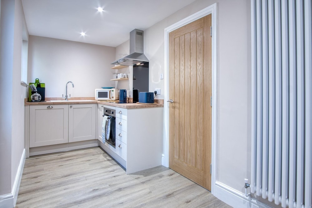 Waterfront 1 - 1 Bedroom Apartment - Wisemans Bridge