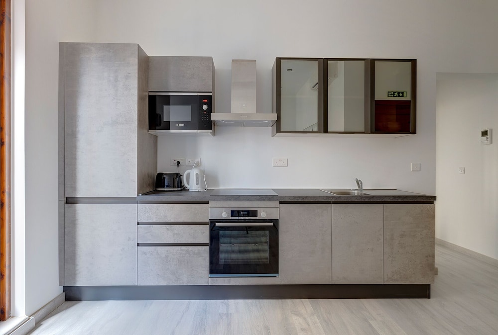 Chic 2BR Apartment, Ideal Location view 5