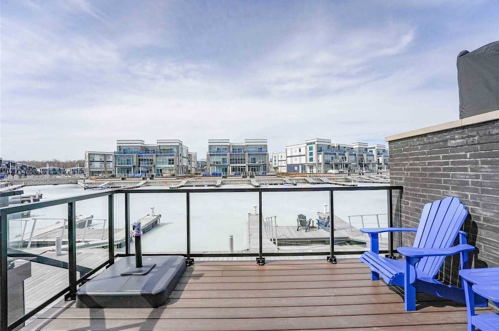Friday Harbour Boutique Home