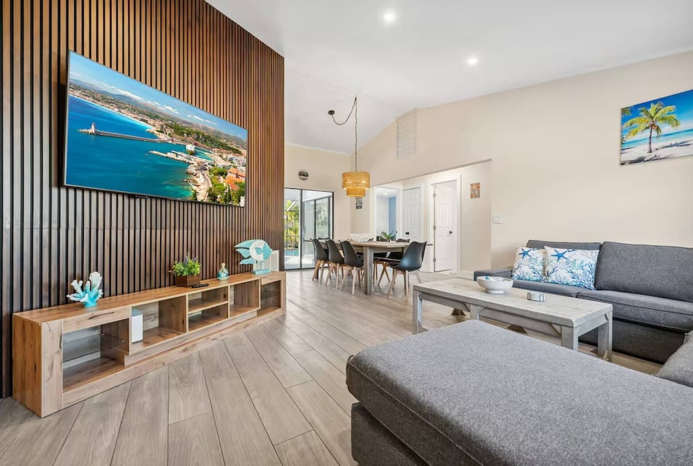 The Tropical Retreat