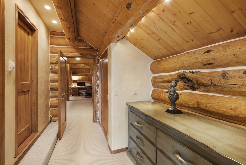 Wildwood Ridge 5 Bedroom Home