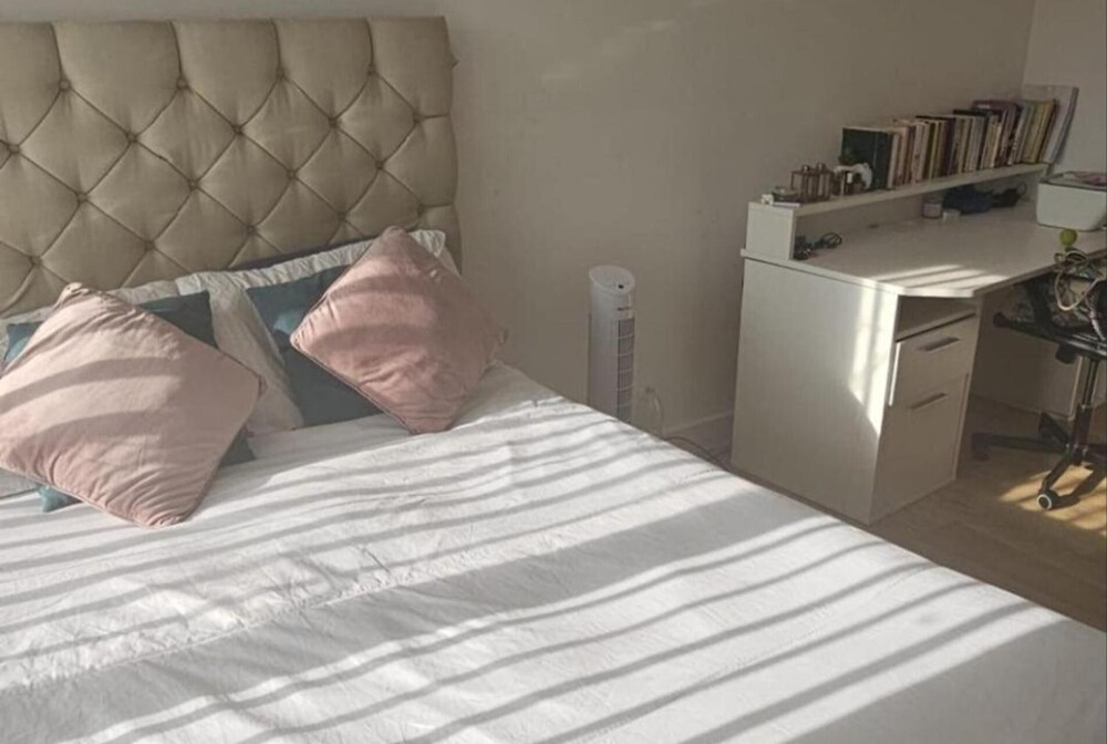 Cozy London Apartment Retreat Next to the 02
