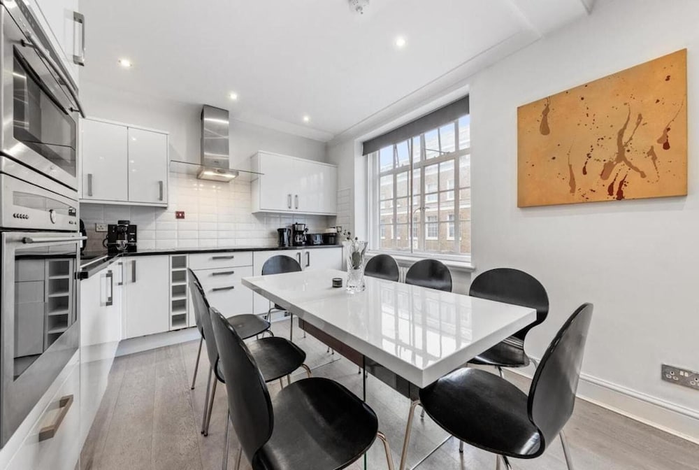 London Chic Apartment - City Center Gem