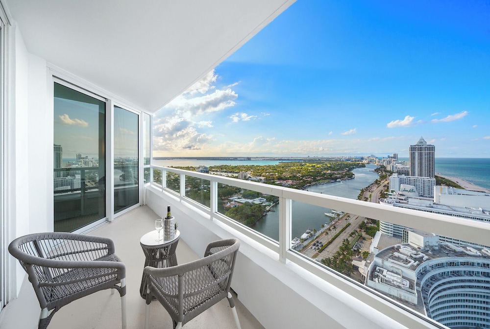Luxury Vacation Rentals at Fontainebleau Miami Beach by LRMB