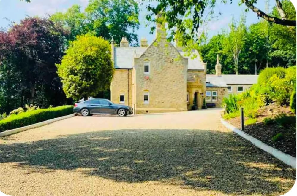 Lodge - Sleeps 18, pet Friendly & Free Parking