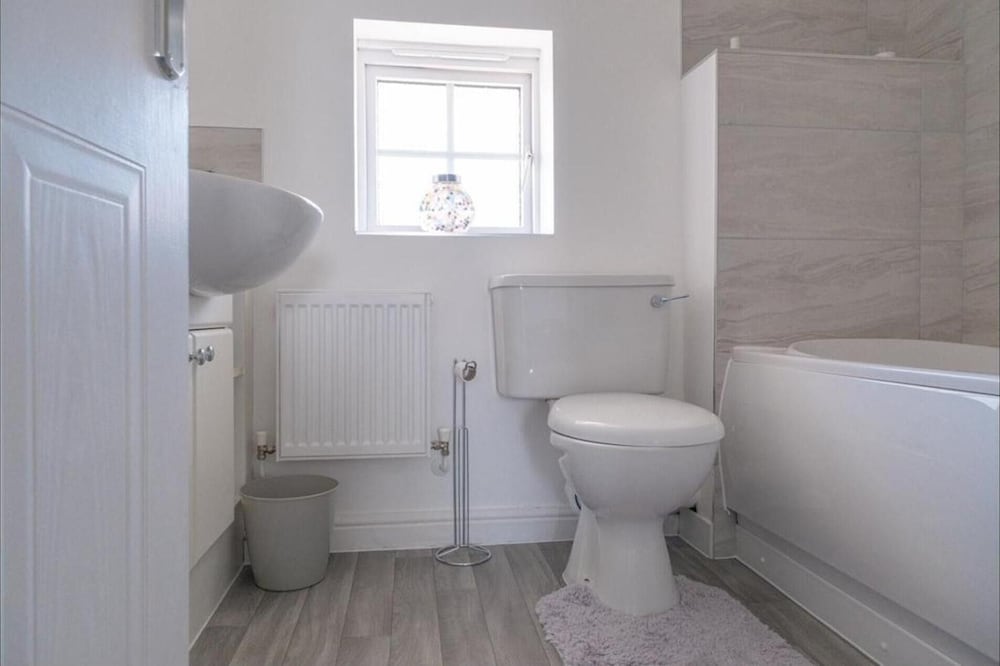 Sleeps 5 - Private Garden- Free Parking