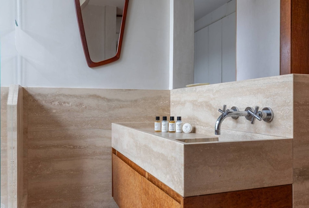 Pont Street IV by Onefinestay