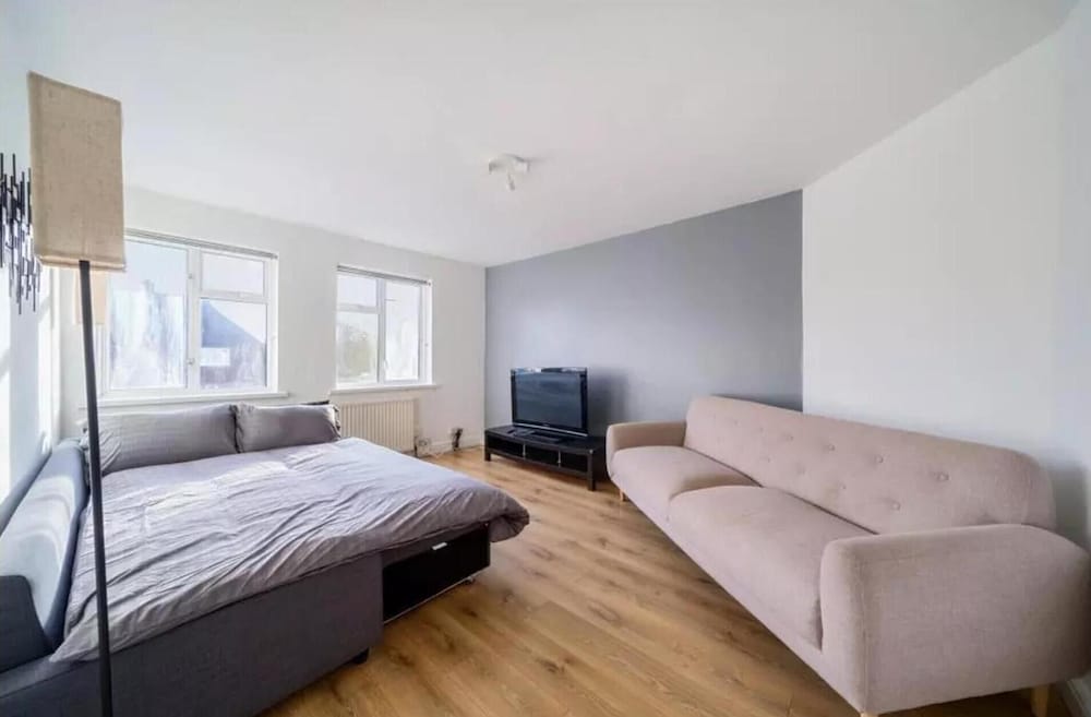 2br-sleeps6-parking-garden-nearlondon