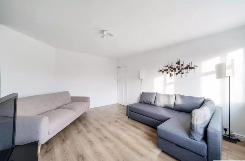 2br-sleeps6-parking-garden-nearlondon