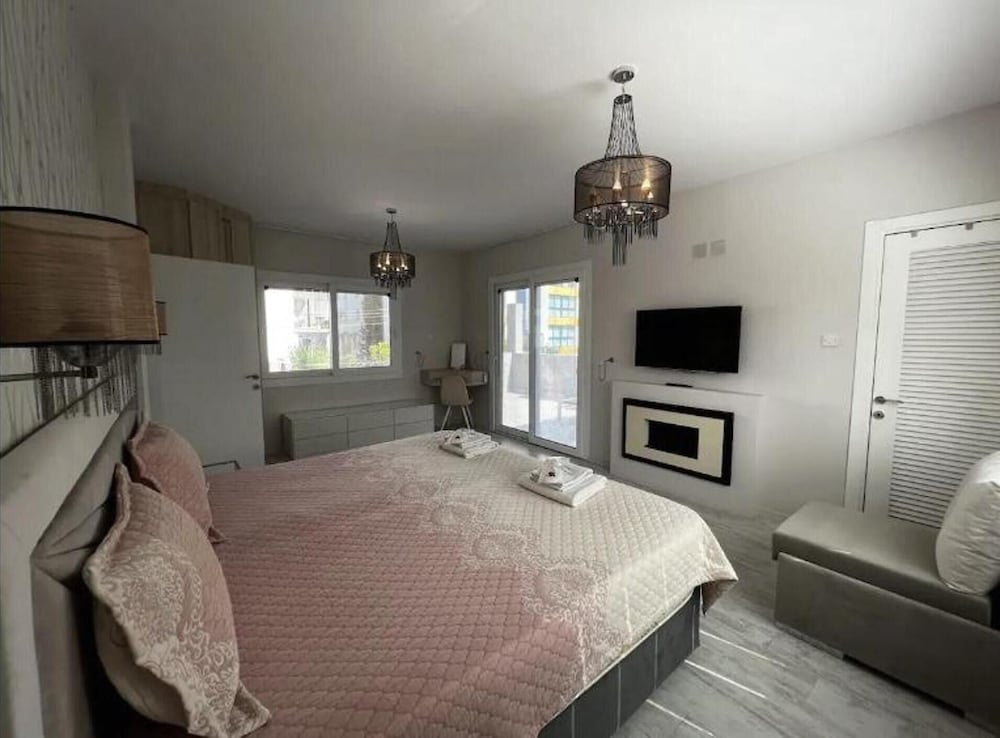 4 Bedroom Private Villa, Pool, Kyrenia Town
