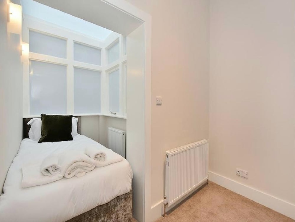 3-bed South Kensington Flat With Outdoor Terrace