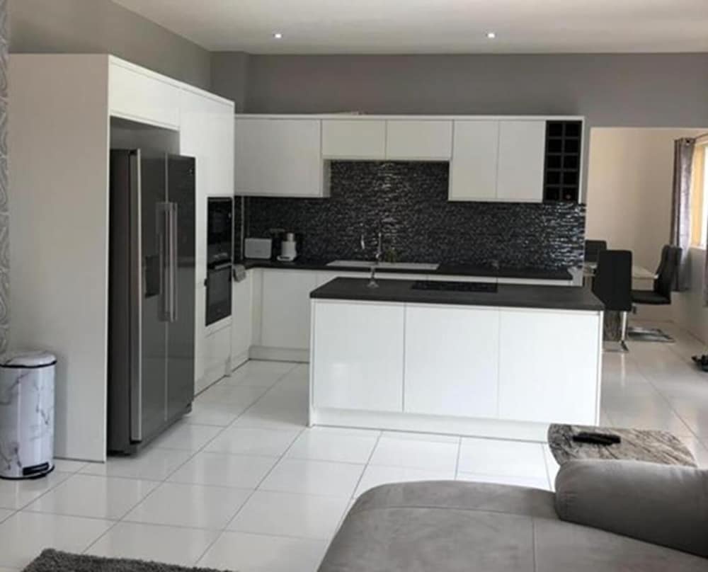 Stunning 3-bed Apartment in Rodney Bay view 4