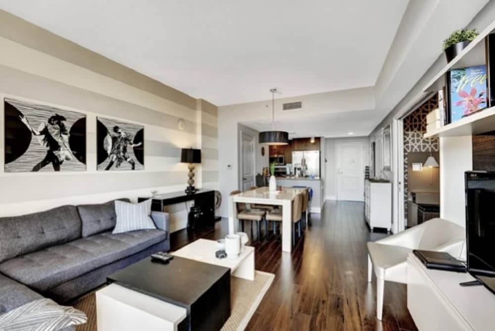 309n Sunrise Suite1 Bedroom, Pools, Jacuzzi, Beach, Shops & Dog Friendly