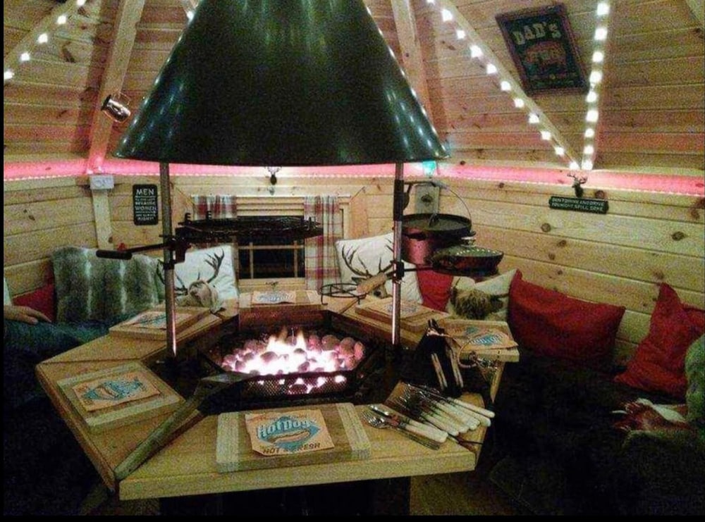Country Farmhouse, Sleeps 13 & New 8seater Hot Tub
