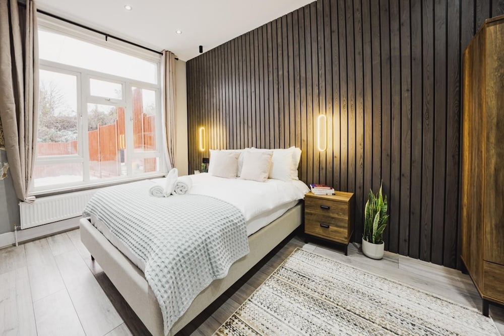 Modern 2 bed Apartment Near Wembley Stadium view 5