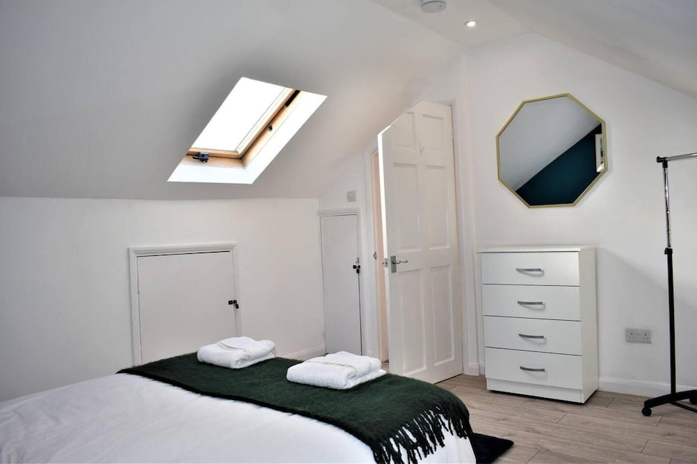 Cosy, Modern House Nearby Seafront - Southend view 2