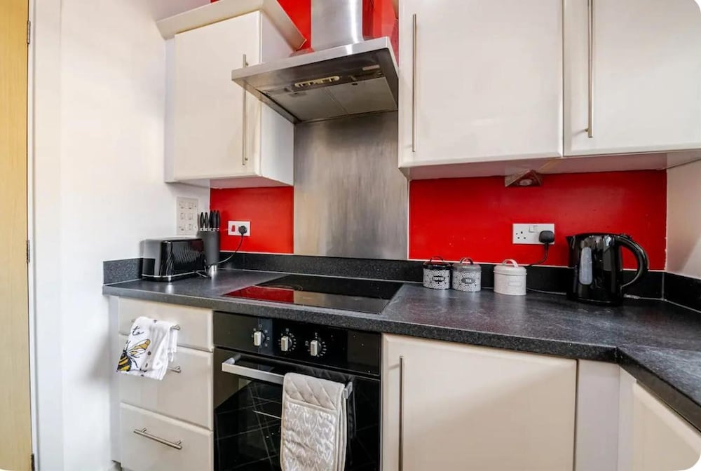 2bed Apt - City Centre With Balcony - Sleeps 6