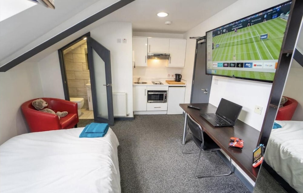 Fully Serviced Studio Available Close to the City view 2