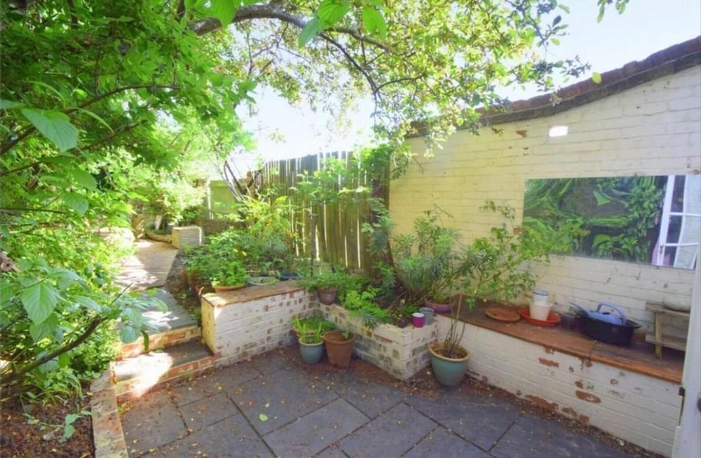 House - Sleeps 6 - Garden - Parking