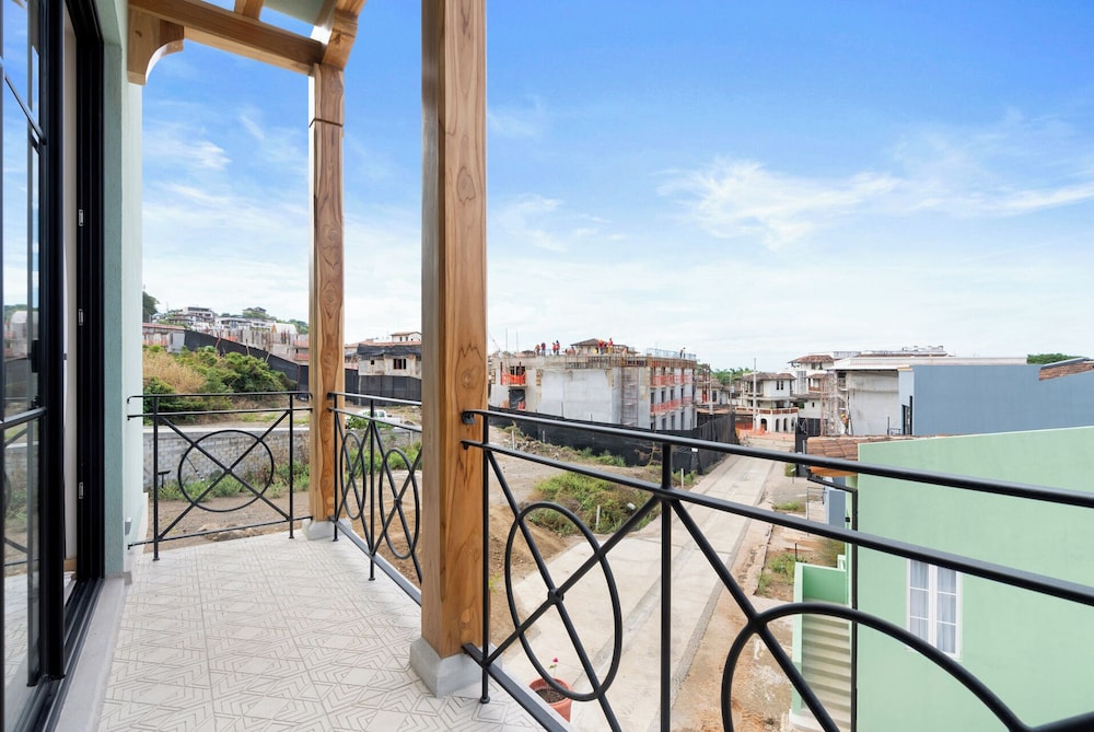 Stunning 3-BD Beachside Home with Small Pool