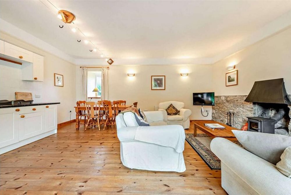 Comfortable Airy 5-bed Apartment in Llandysul view 5