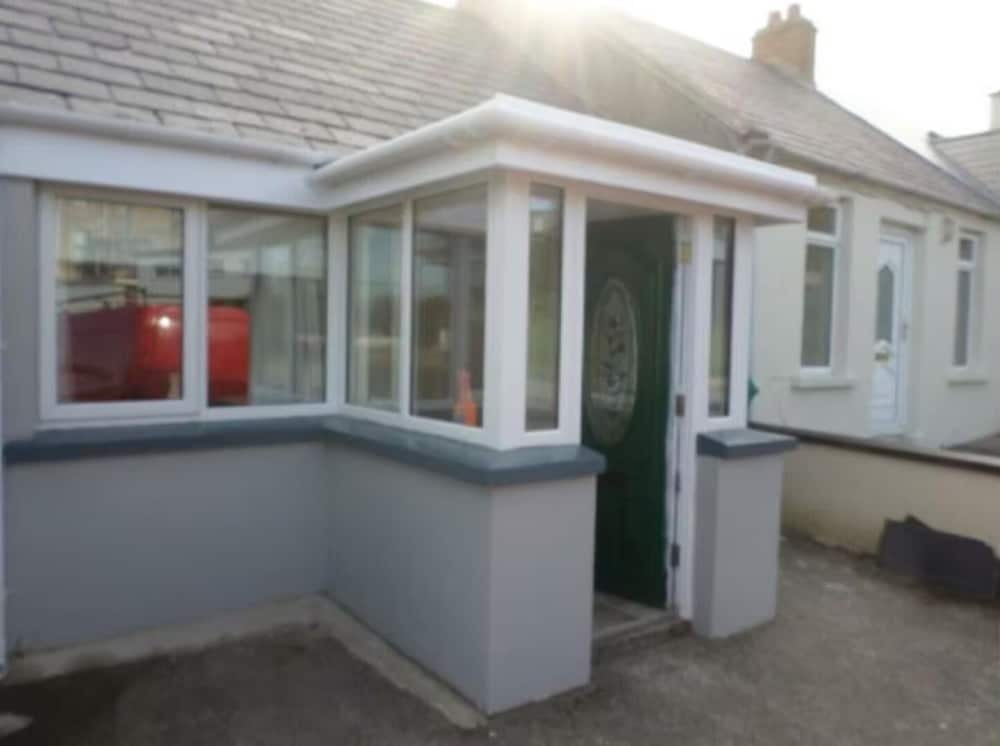 Cosy Cottage- Sleeps 4, Free Parking & Golf Nearby