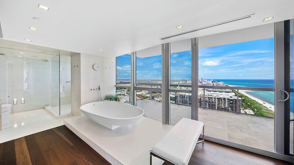 Luxury Vacation Rentals at The Setai by LRMB