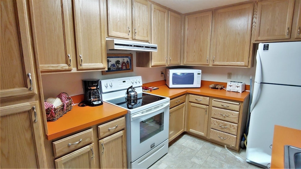 Tennis Village 3 2 Bedroom Apts