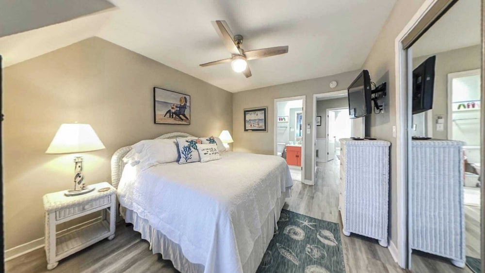 Condo with Resort Access - Great North Island Location