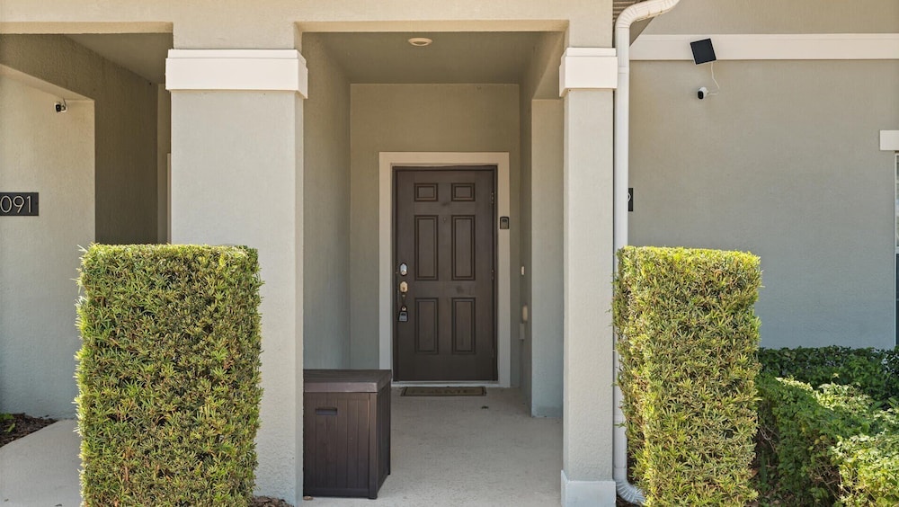 Upstay: Family-friendly 4BR Townhouse w Pool & BBQ