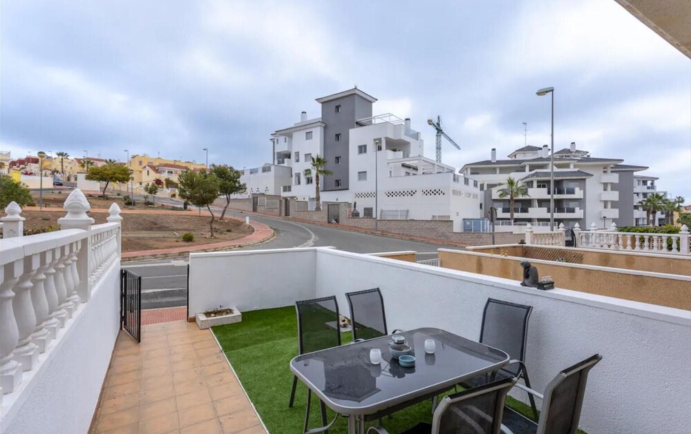 Orihuela Costa, Sleeps 6 With Roof Terrace & Pool