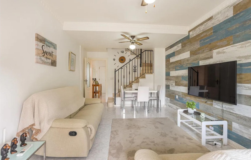 Orihuela Costa, Sleeps 6 With Roof Terrace & Pool