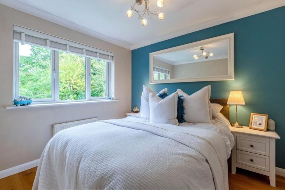 Homely 4 Bedroom House Addlestone