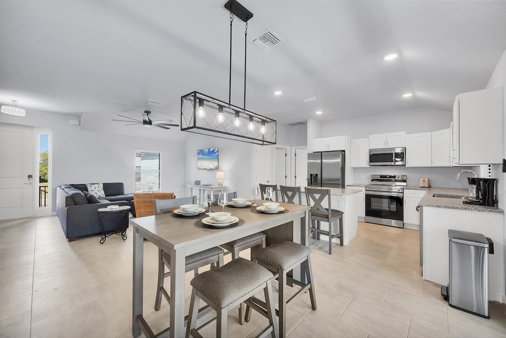 Punta Gorda 4-Bedroom Private Pool Home on Canal 4 Home