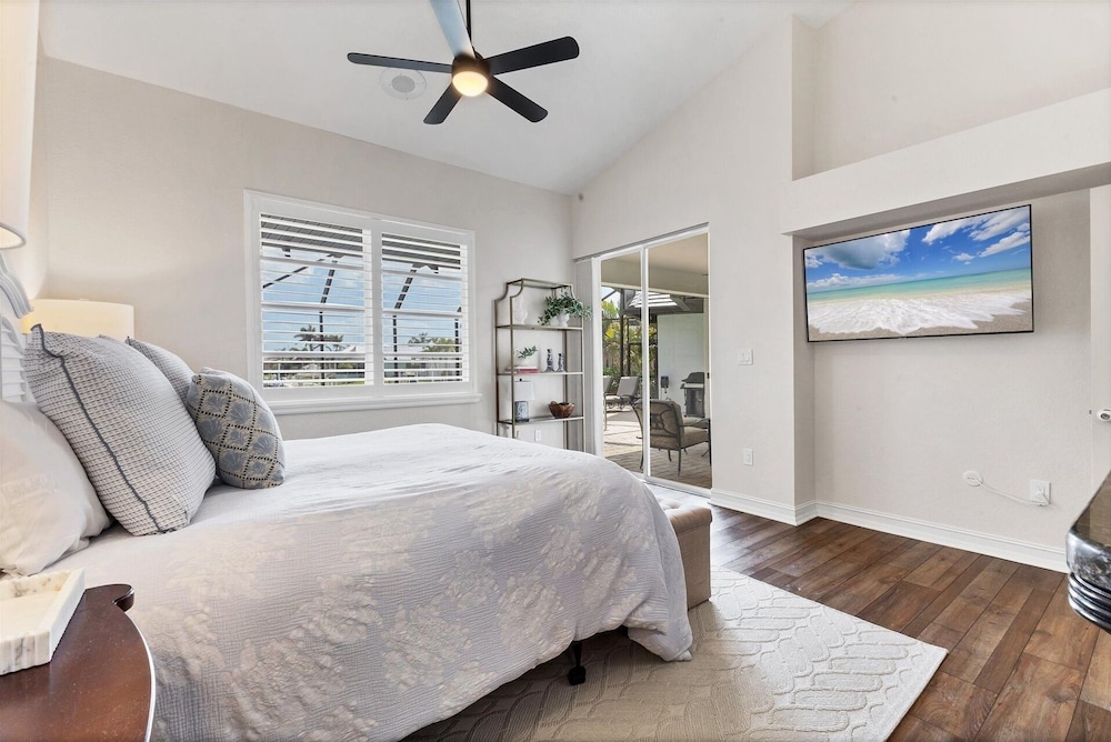 Punta Gorda Isles 4-Bedroom Private Pool Home on Canal 4 Home