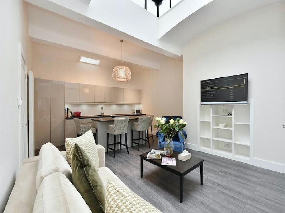 3-bed South Kensington Flat With Outdoor Terrace