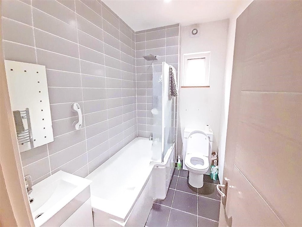 London 2-bed Apartment in Herbert Road