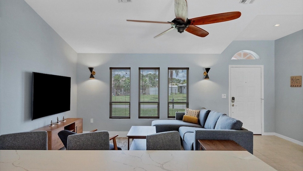 Sunset Oasis Englewood 2 Bedroom Private Pool Home Fully Fenced Yard- Dog friendly 2 Home