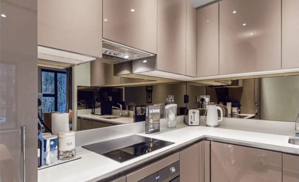 Modern, Central East London City Apartment