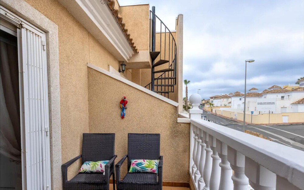 Orihuela Costa, Sleeps 6 With Roof Terrace & Pool