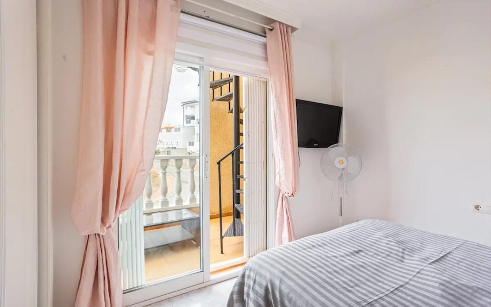 Orihuela Costa, Sleeps 6 With Roof Terrace & Pool