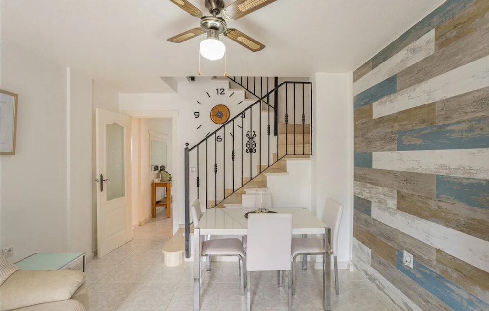 Orihuela Costa, Sleeps 6 With Roof Terrace & Pool