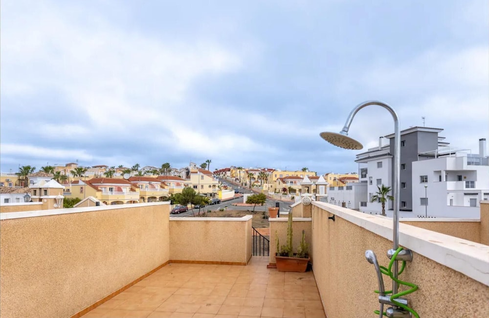 Orihuela Costa, Sleeps 6 With Roof Terrace & Pool