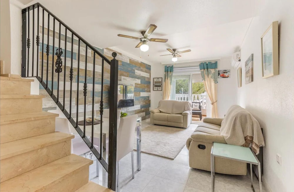 Orihuela Costa, Sleeps 6 With Roof Terrace & Pool